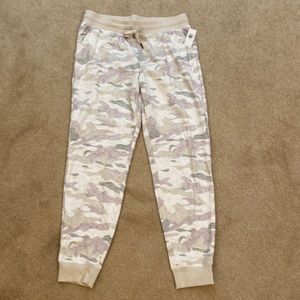 NWT Old Navy Neutral camo fleece sweatpants - Size Medium